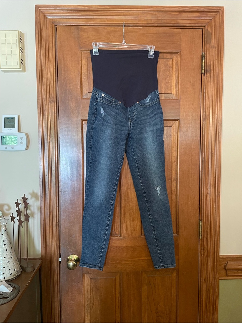 Signature Levi Strauss Distressed Maternity Skinny Jeans w/Belly Panel, Size M